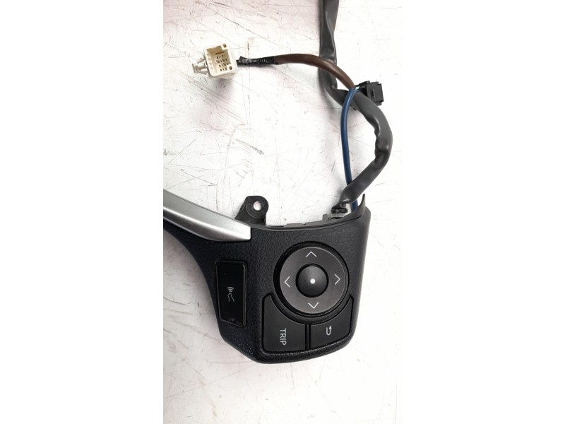 Recambio de mando volante para toyota rav 4 referencia OEM IAM 75E5566RHJ  