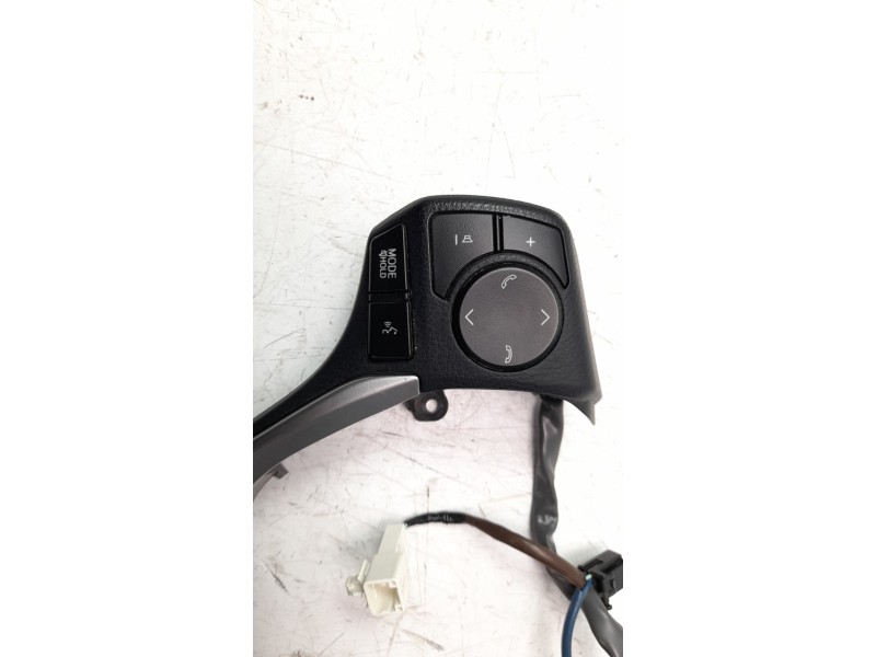 Recambio de mando volante para toyota rav 4 referencia OEM IAM 75E5566RHJ  