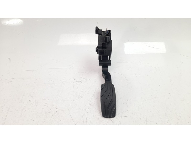 Recambio de potenciometro pedal para renault megane iv berlina 5p 1.3 tce referencia OEM IAM 180020000R  