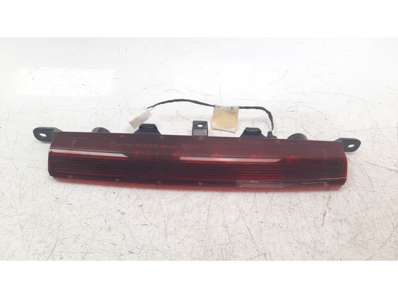 Recambio de luz central de freno para jeep compass ii 2.0 m-jet cat referencia OEM IAM 55112877AA  