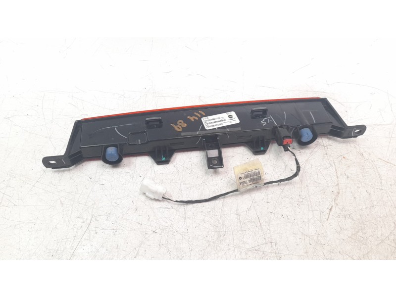Recambio de luz central de freno para jeep compass ii 2.0 m-jet cat referencia OEM IAM 55112877AA  