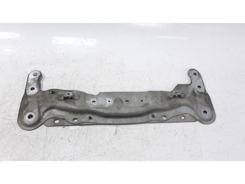 Recambio de travesaño inferior para renault kangoo 1.5 dci diesel fap referencia OEM IAM 8200880148  