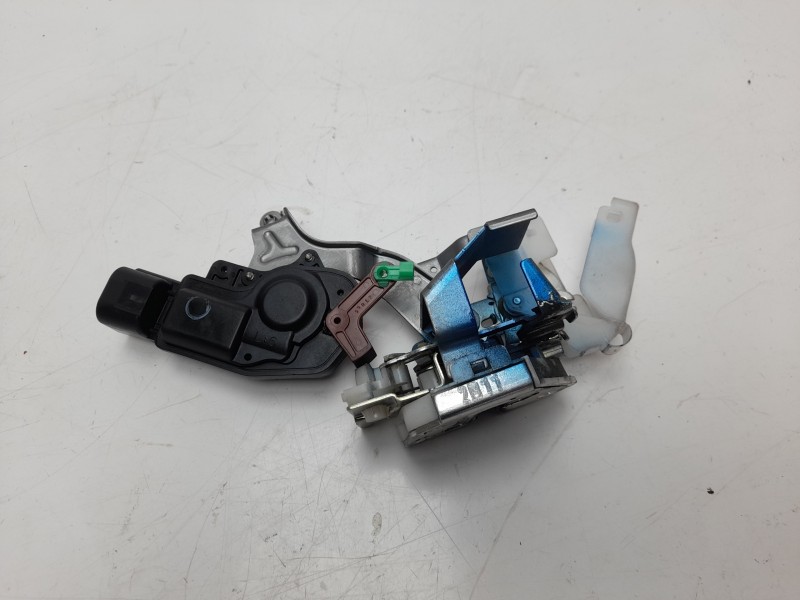 Recambio de cerradura puerta trasera izquierda para toyota aygo (kgb/wnb) 1.0 cat referencia OEM IAM 690600H011  