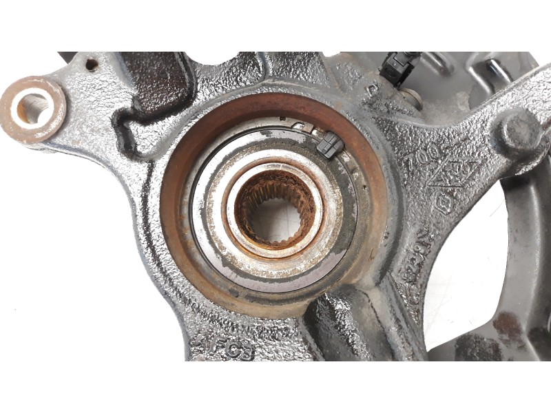 Recambio de mangueta delantera derecha para renault megane iv berlina 5p 1.3 tce referencia OEM IAM 400146171R  