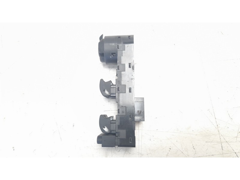 Recambio de mando elevalunas delantero izquierdo para jeep compass ii 2.0 m-jet cat referencia OEM IAM P6BZ28LXHAA  