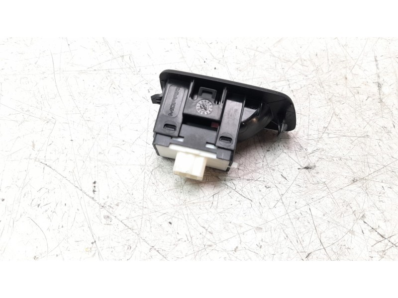 Recambio de mando elevalunas trasero derecho para jeep compass ii 2.0 m-jet cat referencia OEM IAM 6BZ30LXHAB  