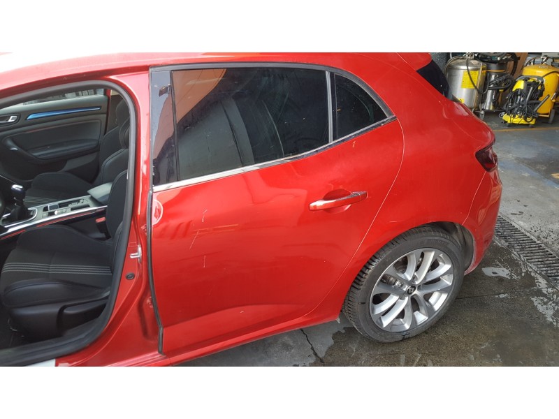 Recambio de puerta trasera izquierda para renault megane iv berlina 5p 1.3 tce referencia OEM IAM 821015121R  