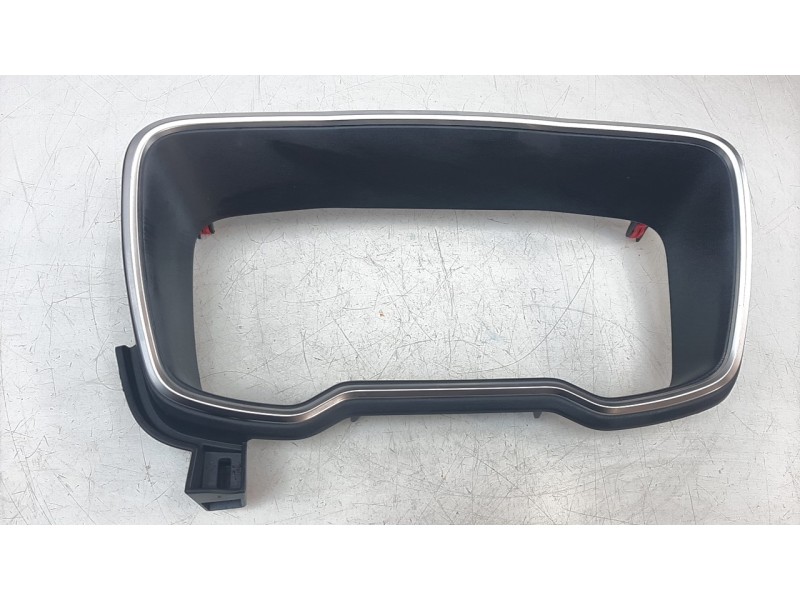 Recambio de moldura para toyota corolla (e21) referencia OEM IAM 5541102C70  