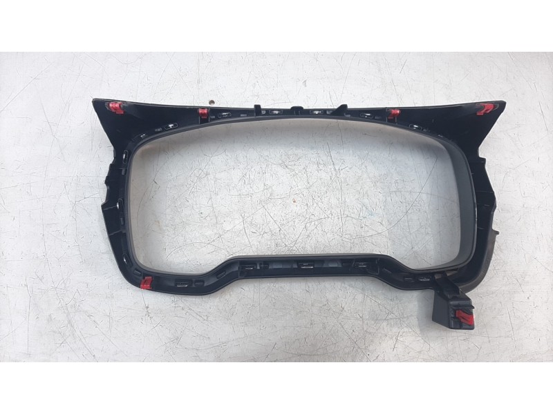 Recambio de moldura para toyota corolla (e21) referencia OEM IAM 5541102C70  