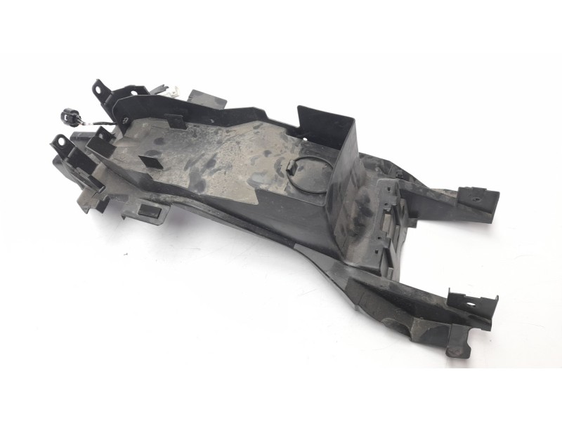 Recambio de guardabarros trasero para suzuki v-strom 650 referencia OEM IAM 6311128K  