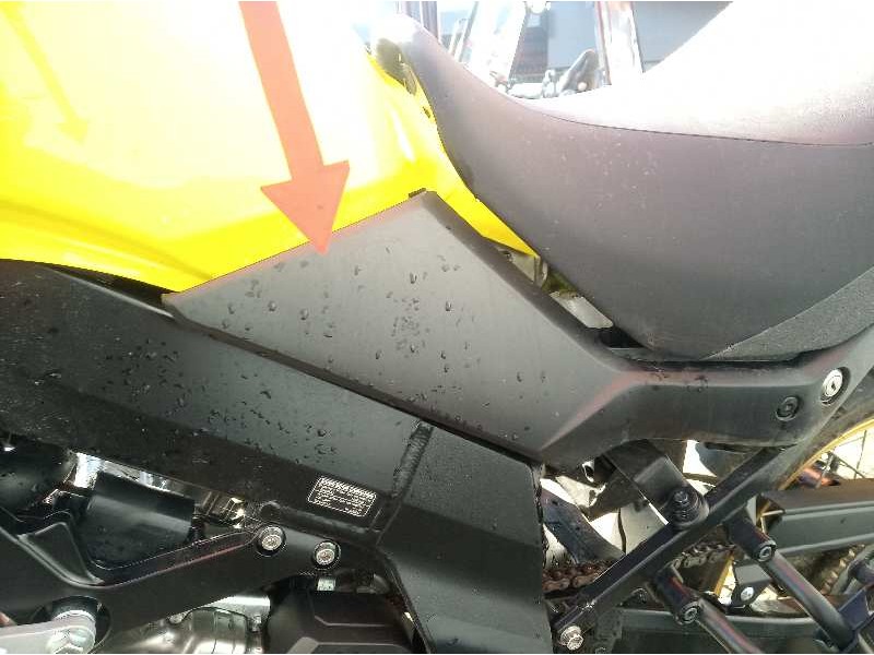 Recambio de moldura para suzuki v-strom 650 referencia OEM IAM   