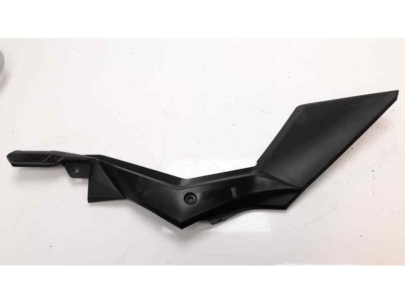 Recambio de moldura para suzuki v-strom 650 referencia OEM IAM   