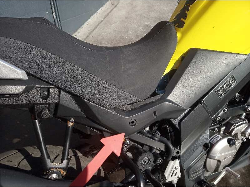 Recambio de moldura para suzuki v-strom 650 referencia OEM IAM   