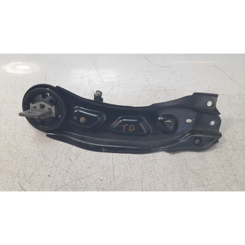 Recambio de brazo suspension superior trasero derecho para mercedes-benz clase b (w246) 1.5 cdi cat referencia OEM IAM A24635005