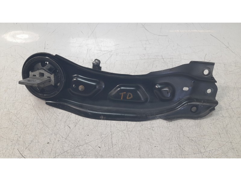 Recambio de brazo suspension superior trasero derecho para mercedes-benz clase b (w246) 1.5 cdi cat referencia OEM IAM A24635005