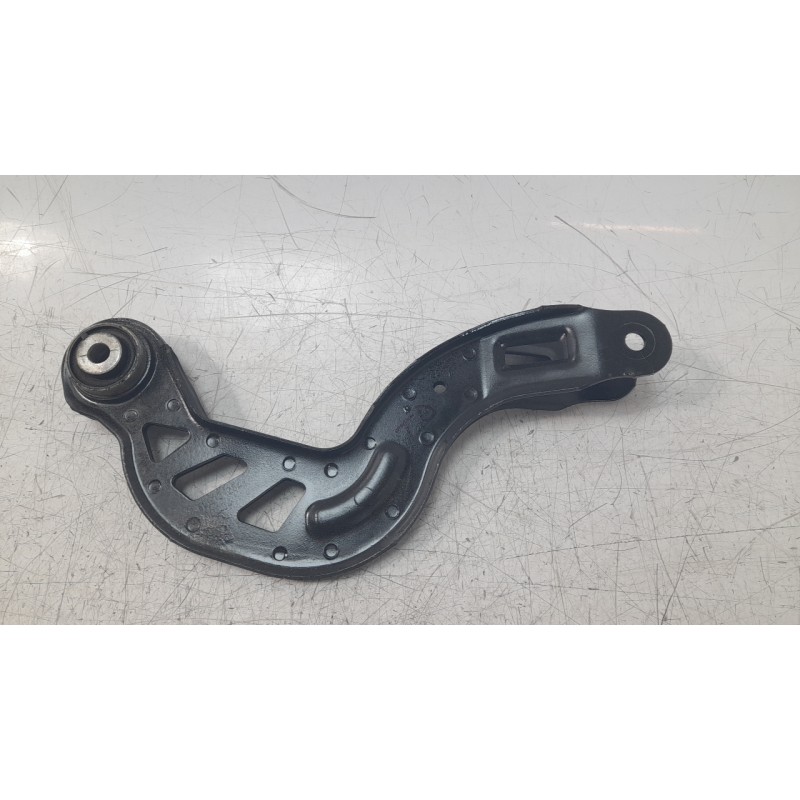 Recambio de brazo suspension superior trasero derecho para mercedes-benz clase b (w246) 1.5 cdi cat referencia OEM IAM A24635010