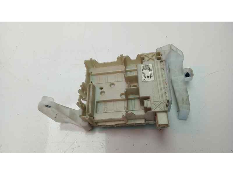 Recambio de caja reles / fusibles para toyota aygo 1.0 cat referencia OEM IAM 827300H030A  