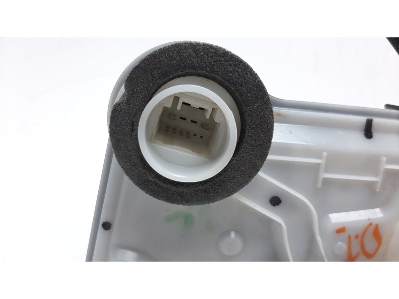 Recambio de cerradura puerta delantera izquierda para toyota corolla (e21) referencia OEM IAM 6904002491  