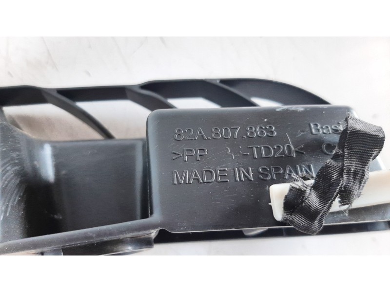 Recambio de moldura para audi a1 sportback (gba) 1.5 16v tsi act referencia OEM IAM 82A807863  