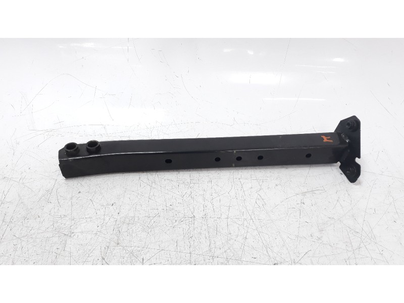 Recambio de travesaño inferior para renault captur ii 1.3 tce referencia OEM IAM 758255533R  