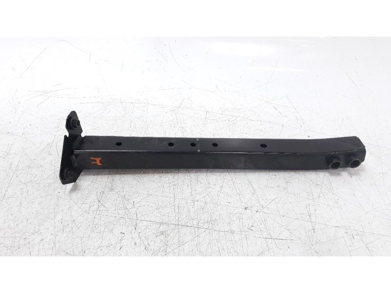 Recambio de travesaño inferior para renault captur ii 1.3 tce referencia OEM IAM 758255533R  
