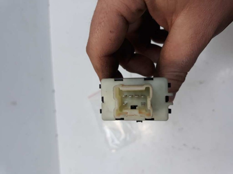 Recambio de mando elevalunas trasero derecho para renault clio iv dynamique referencia OEM IAM 254218614R IAF930017HQ EWSRE069