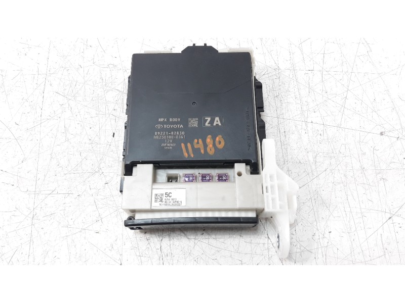 Recambio de caja reles / fusibles para toyota corolla (e21) referencia OEM IAM 8922102830 MB2381008161 