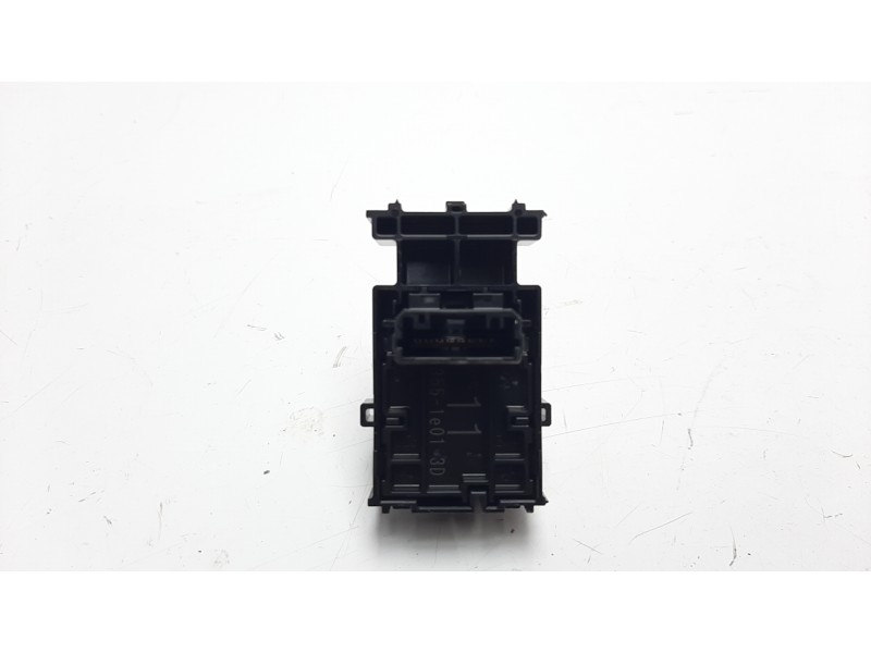 Recambio de mando elevalunas trasero derecho para toyota corolla (e21) referencia OEM IAM 8481002250  