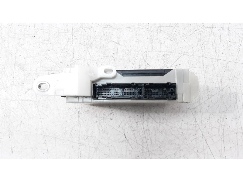 Recambio de caja reles / fusibles para toyota corolla (e21) referencia OEM IAM 8922102830 MB2381008161 