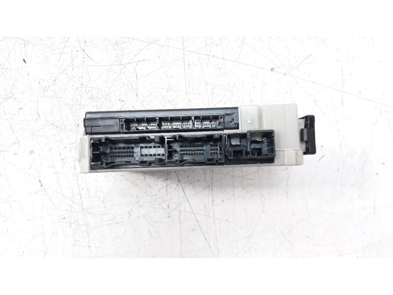Recambio de caja reles / fusibles para toyota corolla (e21) referencia OEM IAM 8922102830 MB2381008161 