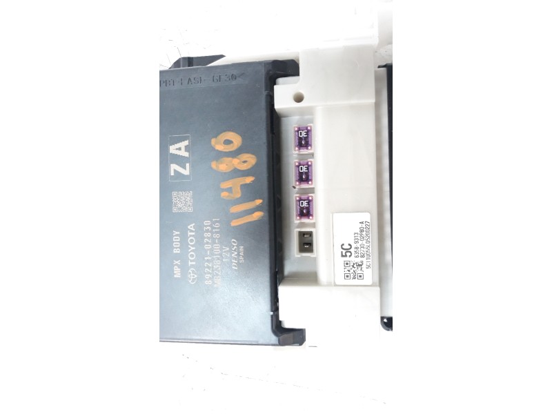 Recambio de caja reles / fusibles para toyota corolla (e21) referencia OEM IAM 8922102830 MB2381008161 