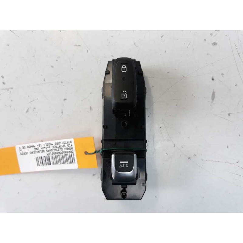 Recambio de mando elevalunas delantero derecho para kia sportage x-tech 2wd referencia OEM IAM 93575F1050  