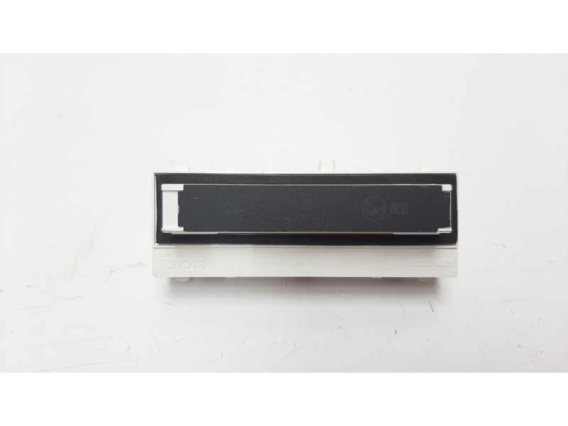 Recambio de pantalla multifuncion para toyota corolla (e21) referencia OEM IAM 8395002520A  