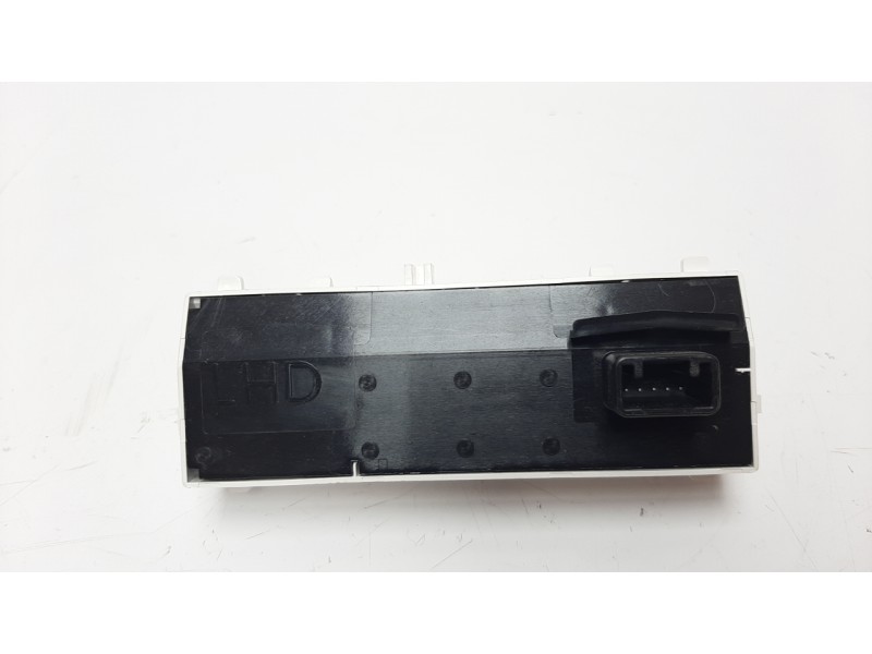 Recambio de pantalla multifuncion para toyota corolla (e21) referencia OEM IAM 8395002520A  