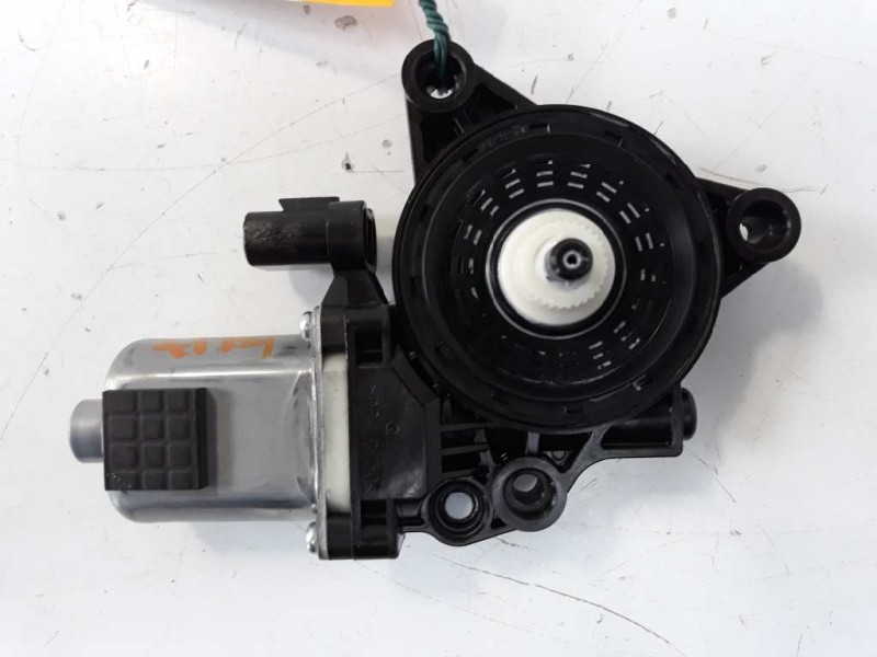 Recambio de motor elevalunas trasero derecho para kia sportage x-tech 2wd referencia OEM IAM 83460F1000  