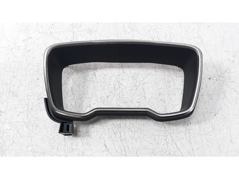 Recambio de moldura para toyota corolla (e21) referencia OEM IAM 5541102C10  