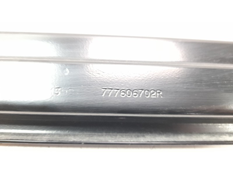 Recambio de soporte / guia puerta corredera para renault express advance referencia OEM IAM 777606702R  