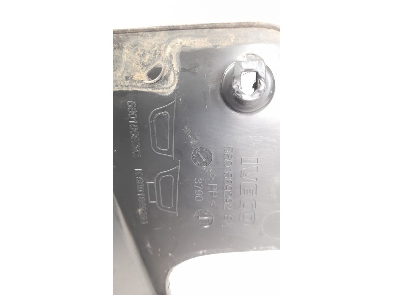 Recambio de estribos laterales para iveco daily furgón 2.3 diesel referencia OEM IAM 5801869292  