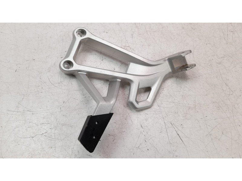 Recambio de estribo para bmw f 750 gs referencia OEM IAM 46718564830  