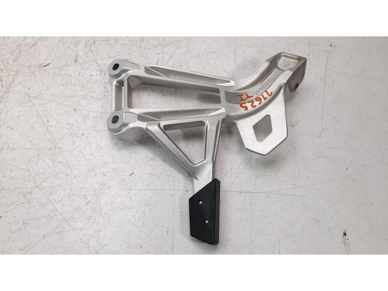 Recambio de estribo para bmw f 750 gs referencia OEM IAM 46718564829  