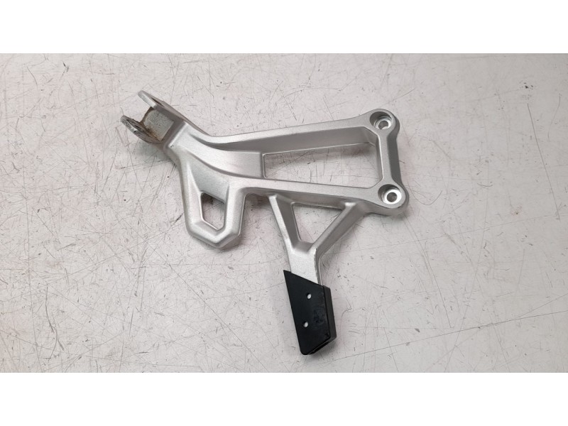 Recambio de estribo para bmw f 750 gs referencia OEM IAM 46718564829  