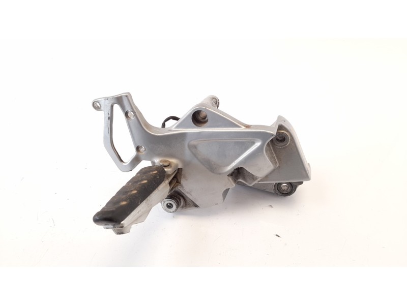 Recambio de estribo para bmw f 800 s/st referencia OEM IAM 46717684320  