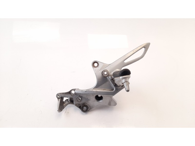 Recambio de estribo para bmw f 800 s/st referencia OEM IAM 46717717815  