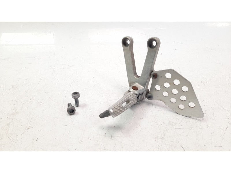 Recambio de estribo para honda cbr 600 f / cbr 600 rr referencia OEM IAM 50665MEE000  