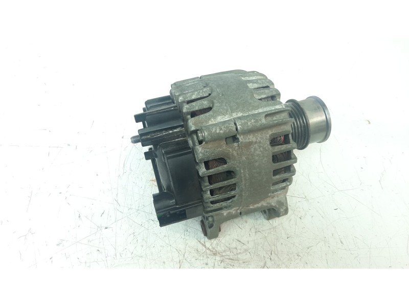 Recambio de alternador para volkswagen polo referencia OEM IAM 04E903015H ALF870501HQ 