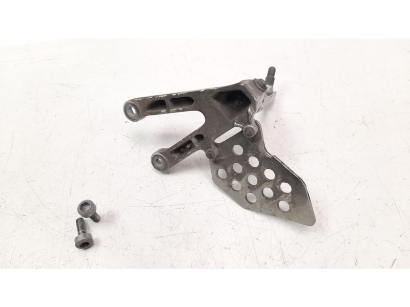 Recambio de estribo para honda cbr 600 f / cbr 600 rr referencia OEM IAM 50665MEE000  