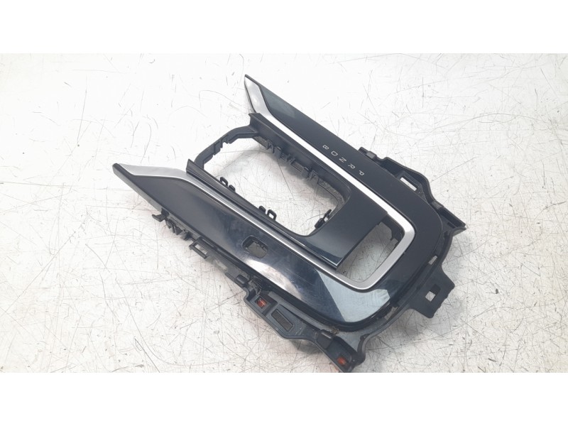 Recambio de moldura para toyota corolla (e21) hybrid style referencia OEM IAM 3597002080C0  