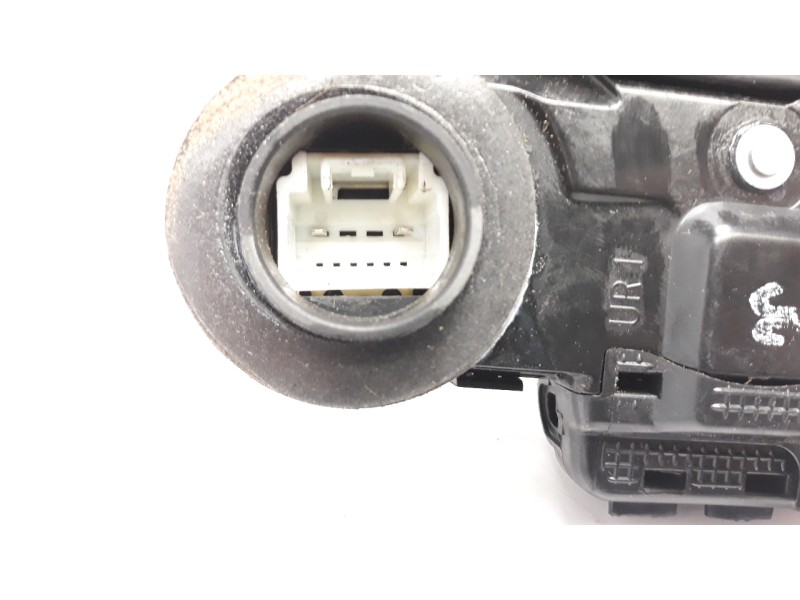 Recambio de cerradura puerta trasera derecha para toyota auris 1.4 turbodiesel cat referencia OEM IAM   