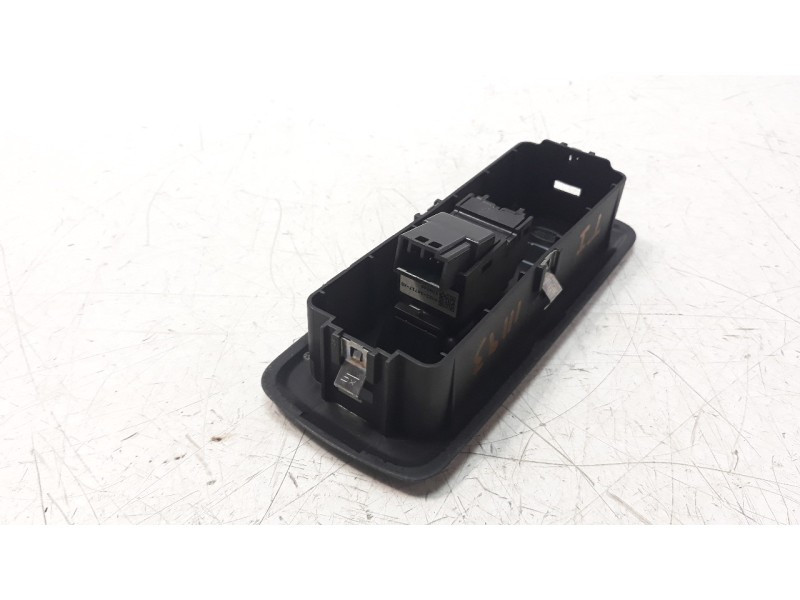 Recambio de mando elevalunas trasero derecho para land rover discovery 4 2.7 td v6 cat referencia OEM IAM AH2214717AB IAF210018 