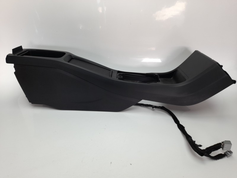 Recambio de moldura para volvo v40 kinetic referencia OEM IAM 01302307 3218535Y5TC 01302307